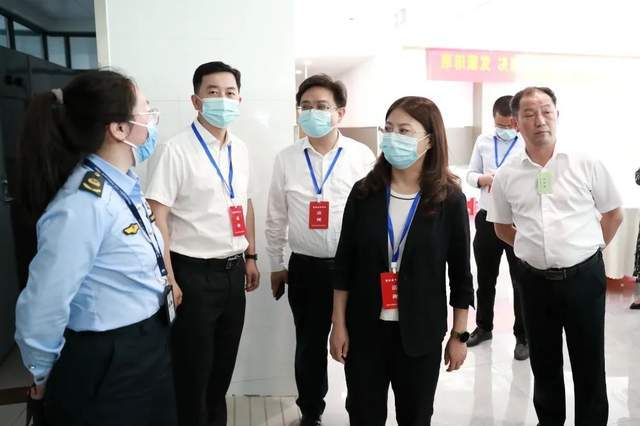 海安市副市长周平检查高考准备情况_教育工委_工作_考场