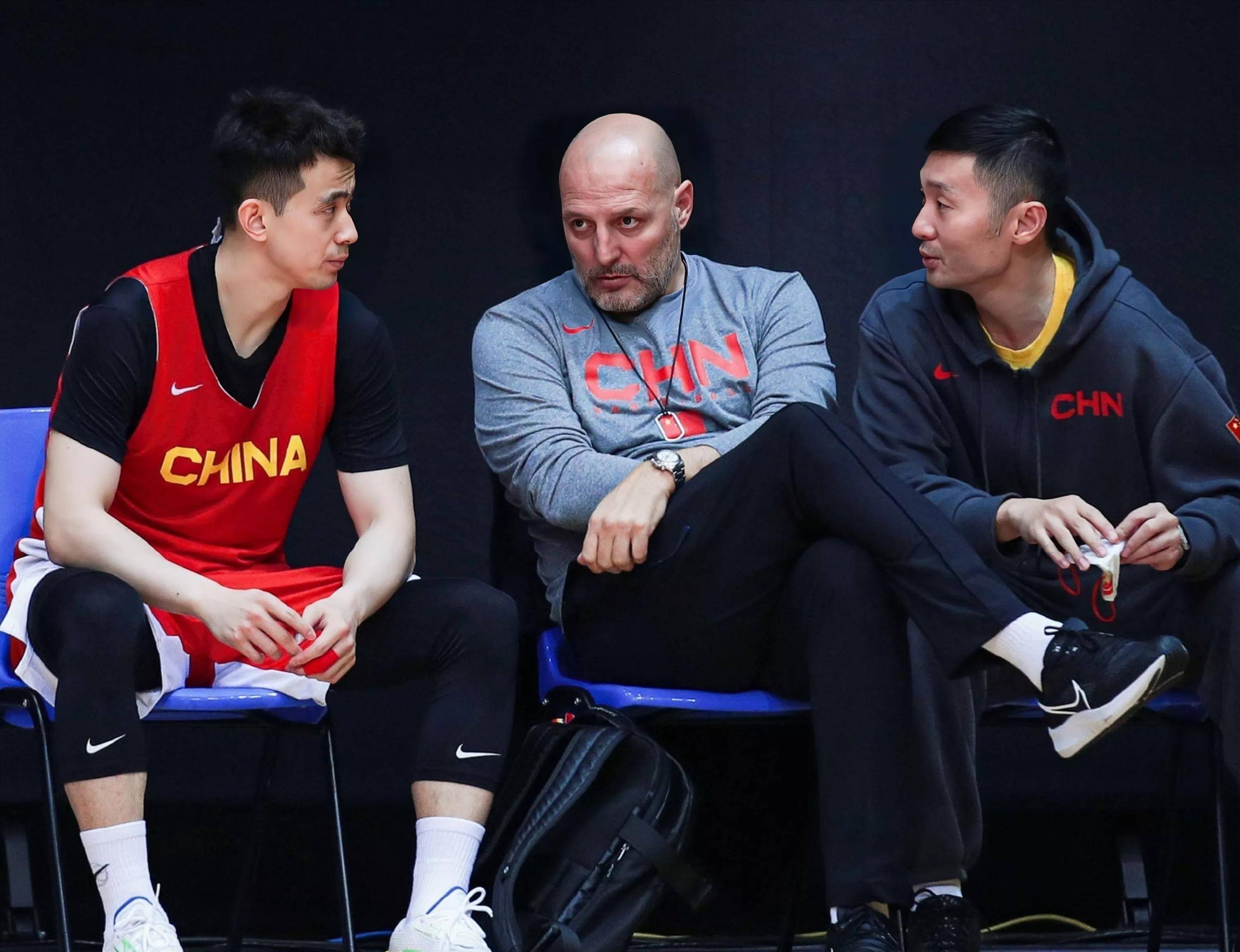 为什么乔帅瞧不上郭艾伦?_孙铭徽_球迷_投射能力