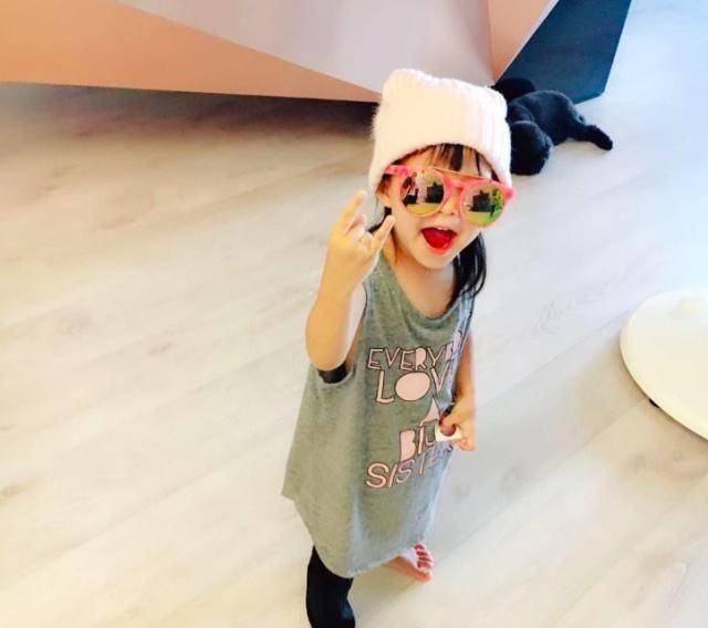 电影杀青照,周杰伦专门指导她拍戏,背影很像小周周_台北_曹佑宁_照片