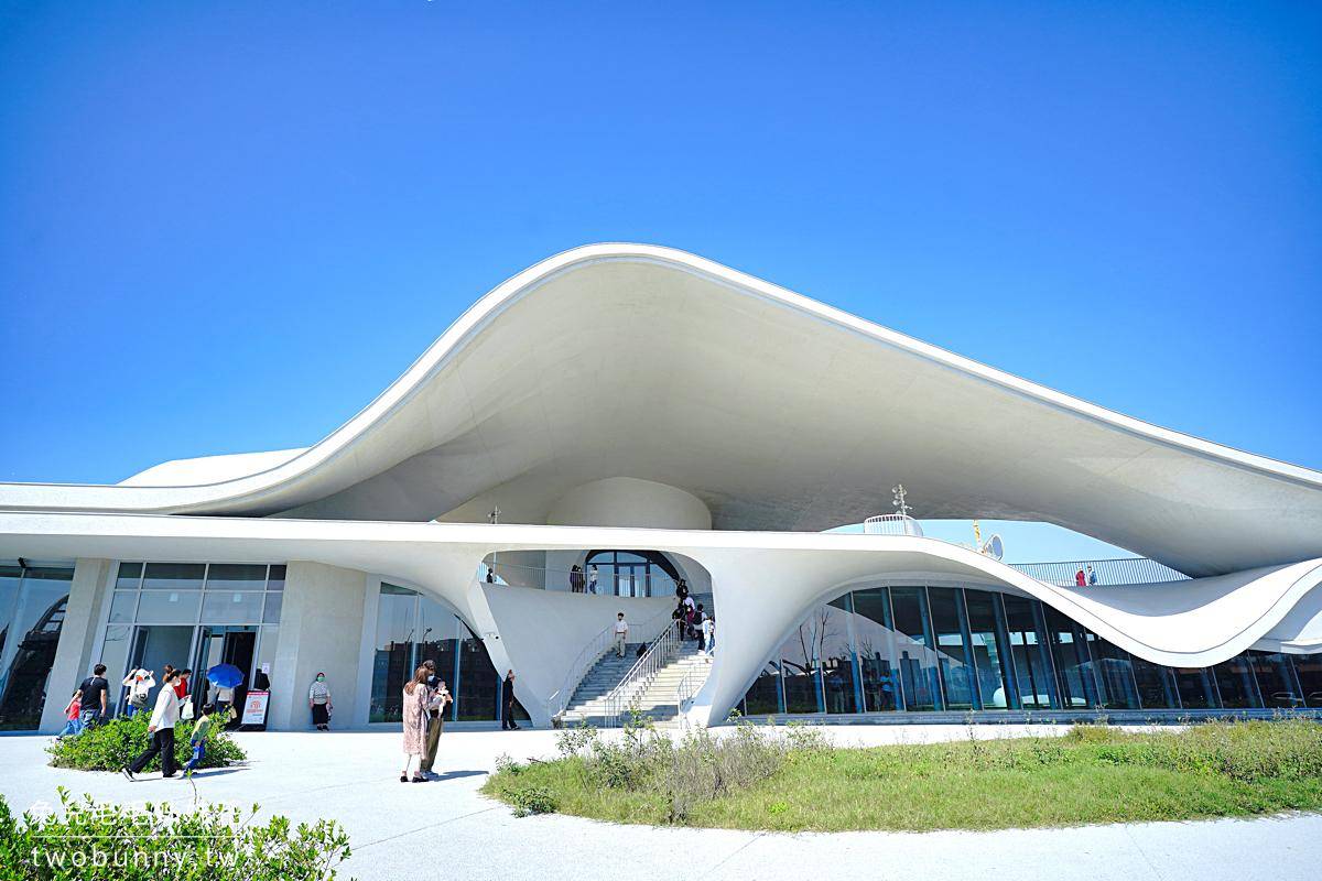 现代美学演绎,双曲铝单板加工赋予建筑外观时尚前卫!