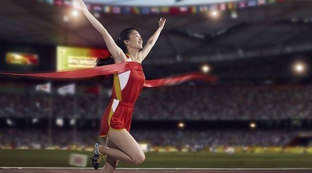 张常宁腿太长尴尬!吃饭真实场景曝光,像个壮汉_身材_高个子_衣服