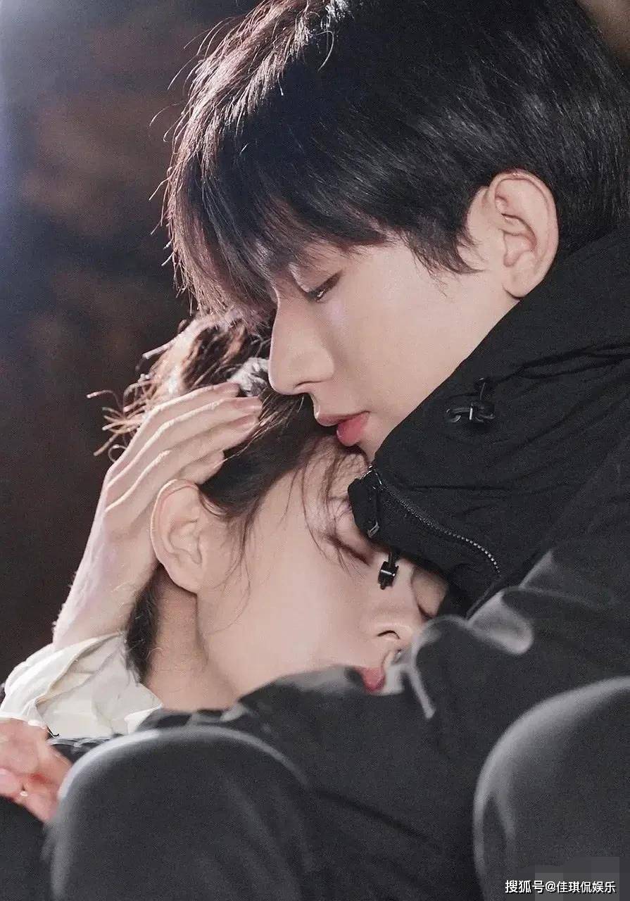 娱乐圈中的"异类","摆烂"小能手 ,涨粉速度碾压肖战!_成毅_流量_网友