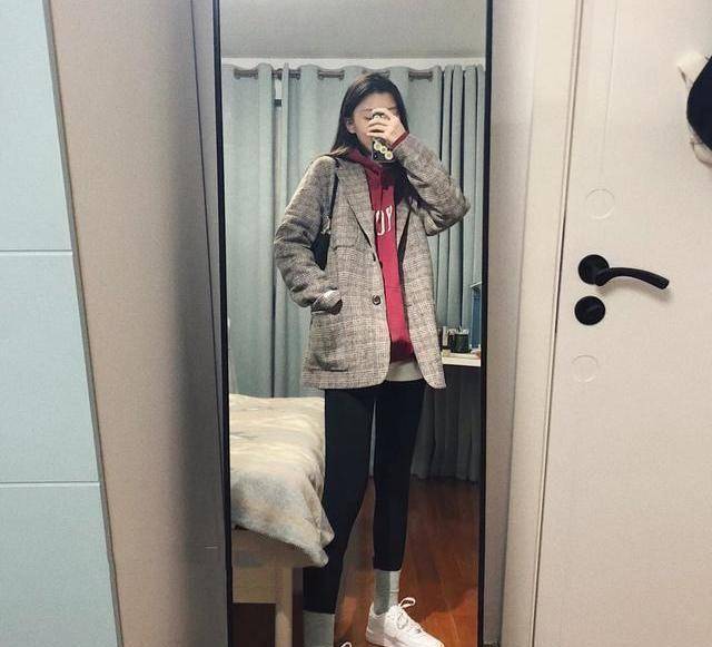 今年流行的"瑜伽裤"才是最火的,时尚又百搭!_运动_风格_李溪芮