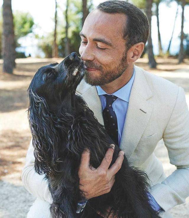 卡罗尔借儿媳41年前礼裙,皮帕人群中为弟欢呼_花童_詹姆斯_alizee