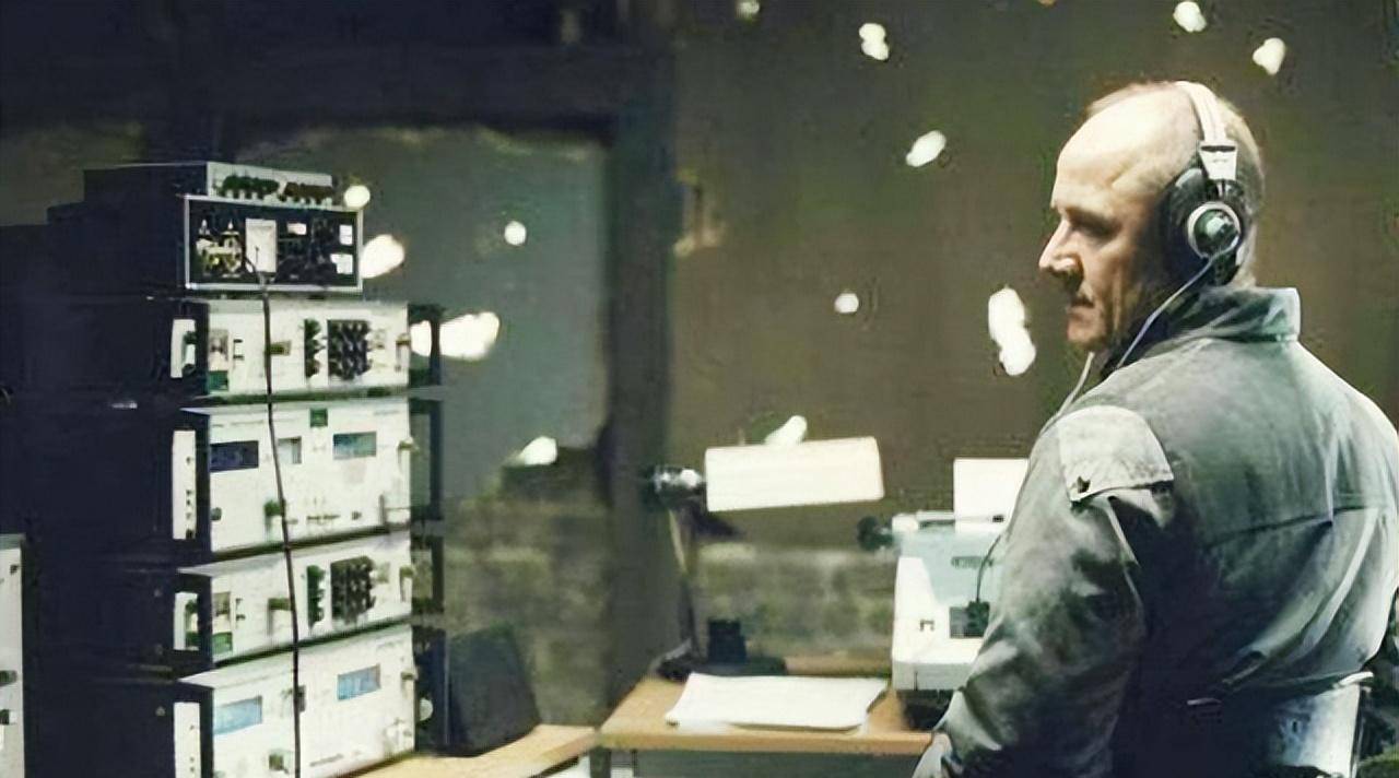 1991年,苏联解体前将窃听器分布图交给美国大使_巴卡京_克格勃_进行