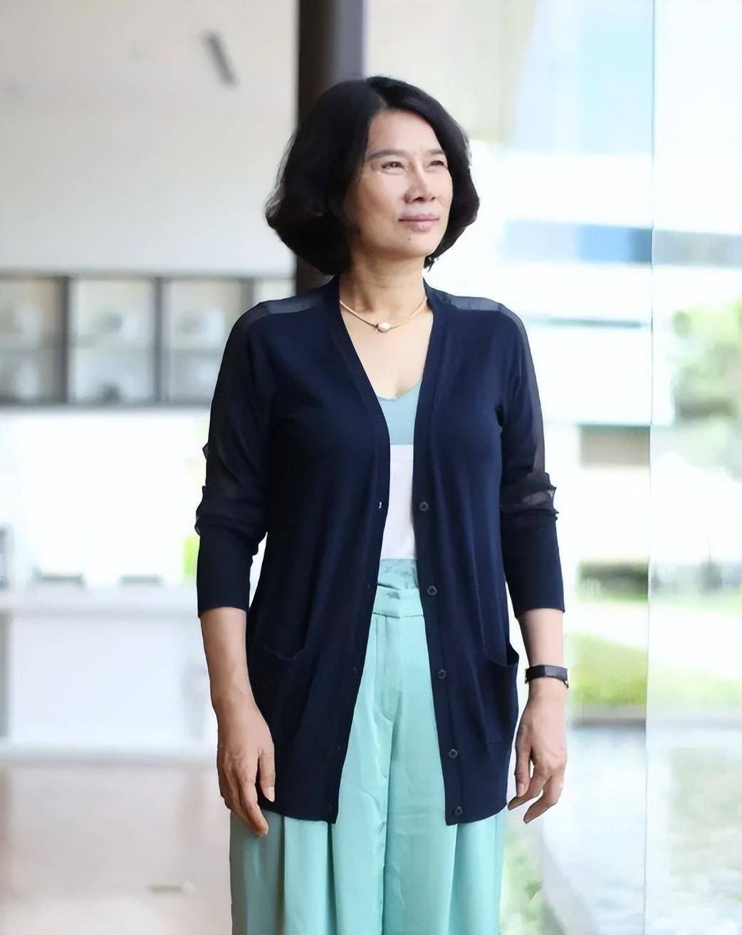 看68董明珠打扮得多么优雅,_视觉_气质_建议