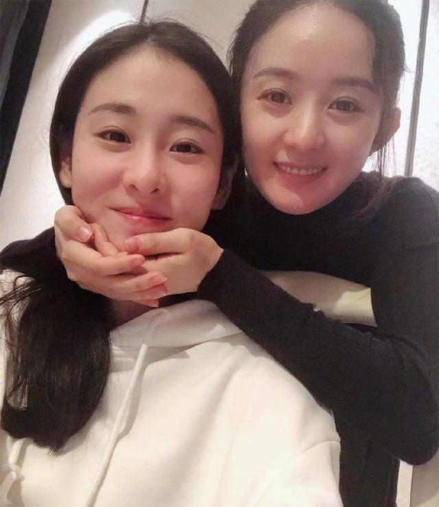 赵丽颖张碧晨出席同一活动,两人孩子年龄很接近_未婚_事业_妈妈