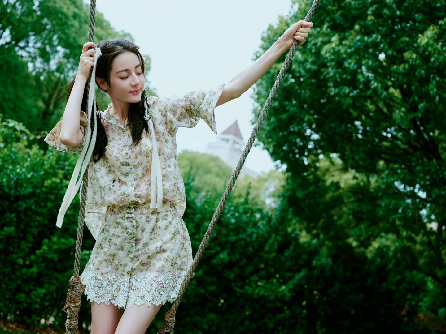 迪丽热巴穿碎花套装少女感十足 晒云祝高考加油_照片_魅力_才华