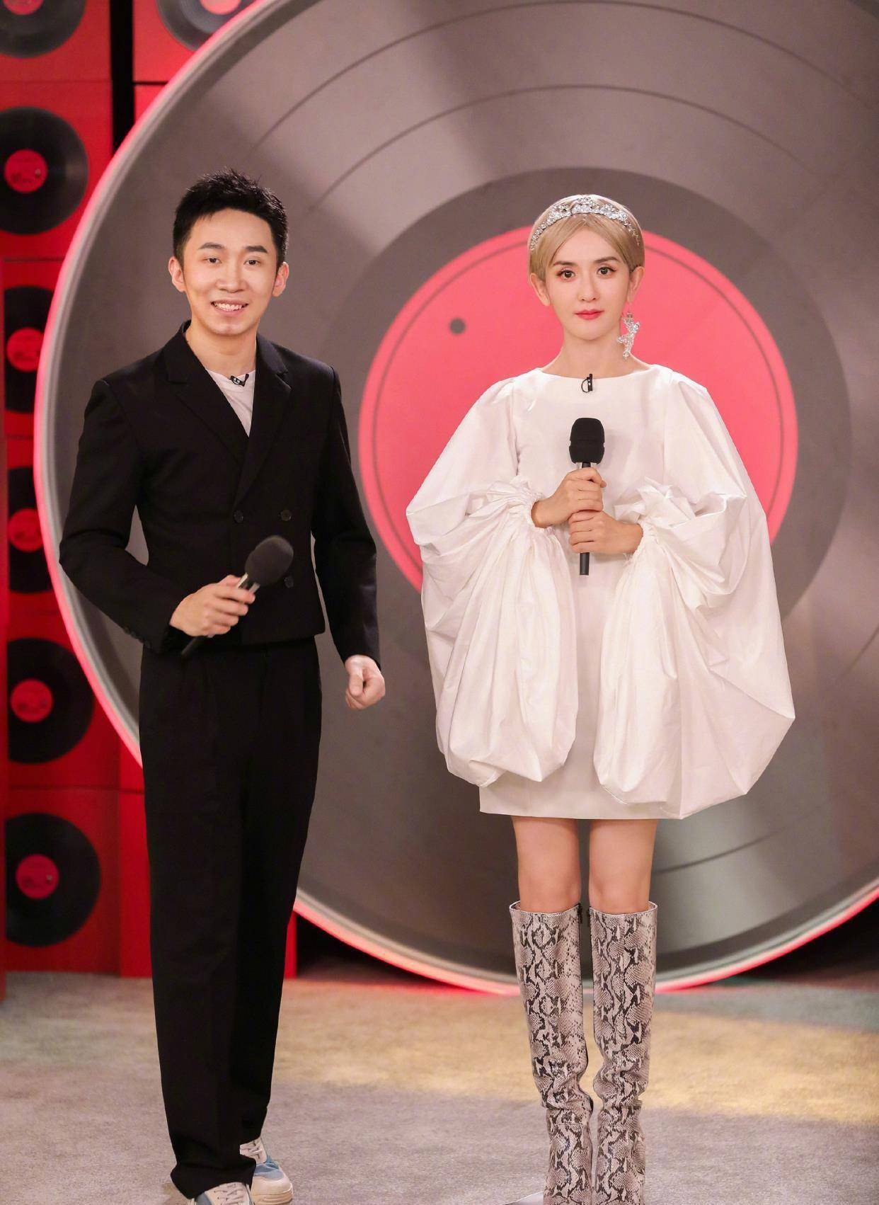 快本谢娜一人分饰两角,称模仿杜华会友尽,杨迪版黄晓明太逗了!