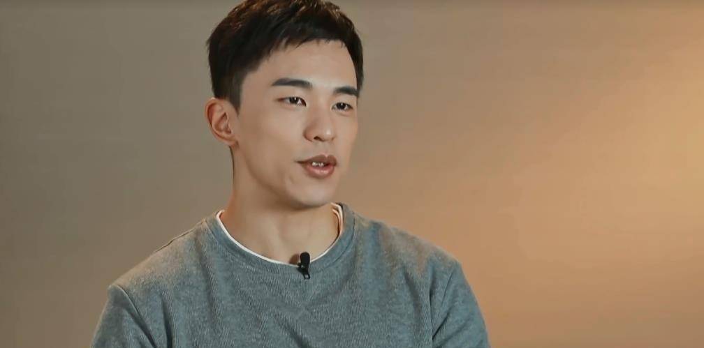 金莎和小11岁盛况没成恋人,金晨卡斯柏热情相拥,爸爸表情亮了_关系