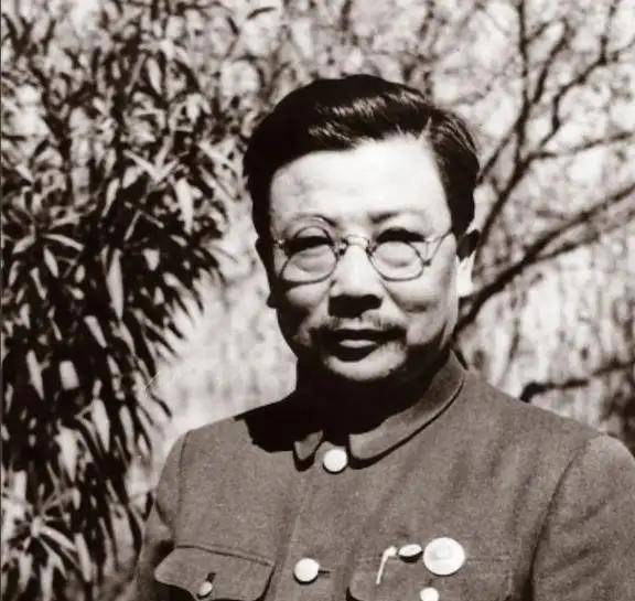 第二天一大早,他便乘坐火车来到上海,比钱壮飞先行一步的刘杞夫首先