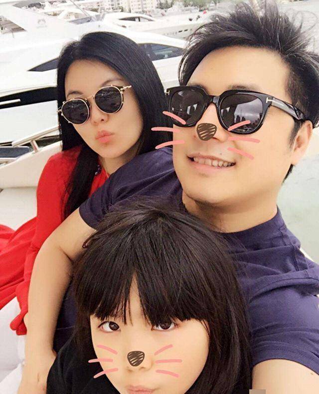 李湘深夜发文为王诗龄庆生,晒甜蜜合照,幸福满屏_直播_因为_工作