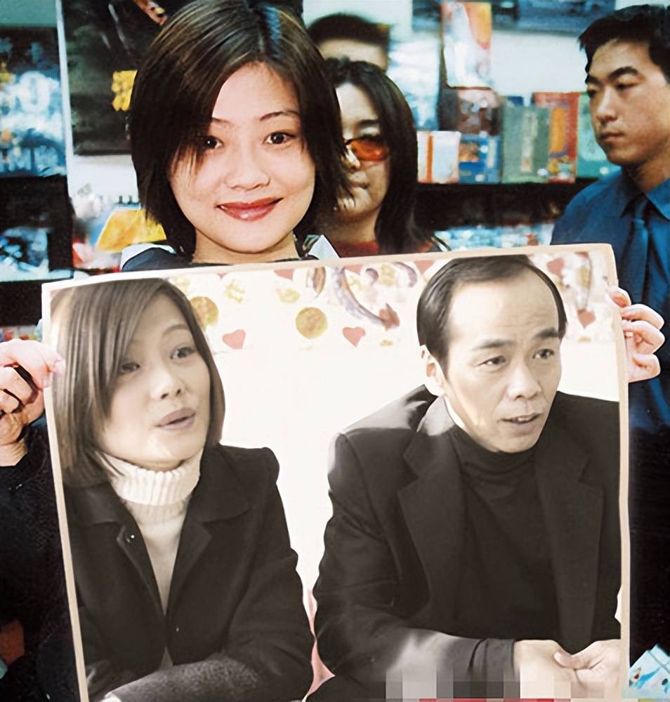 希望何静母女在未来也能一直开心快乐地生活下去,同时也祝愿何彦霖