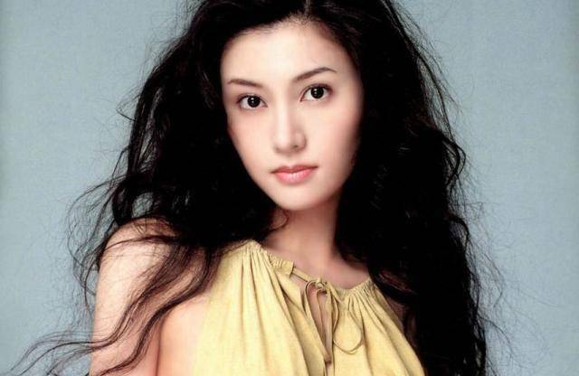 李嘉欣复出赚5000万,豪宅出租一个月收入14万,每月开销200万!