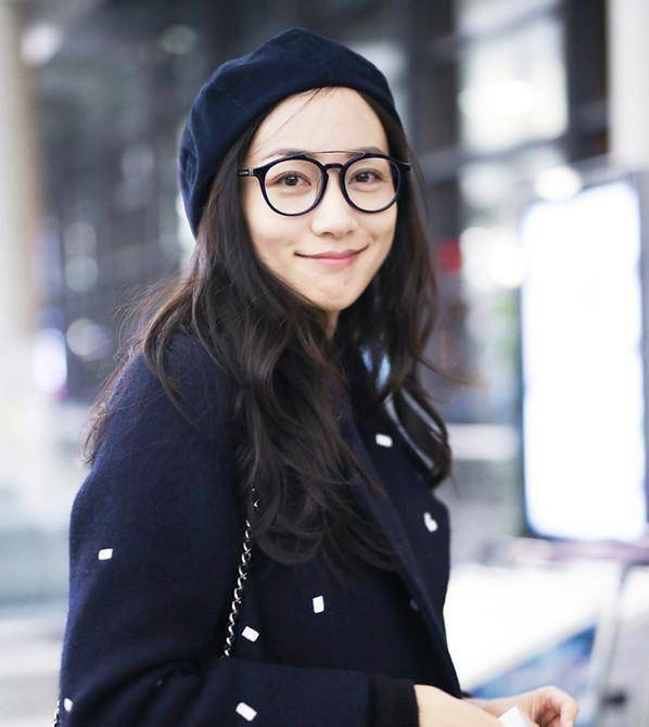 李小璐机场尴尬,韩雪机场照暴露教养,网友:对比的伤害真大_白色_小妖