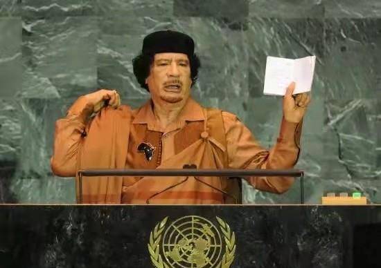 卡扎菲却不管不顾把安理会五常称为"五大流氓".