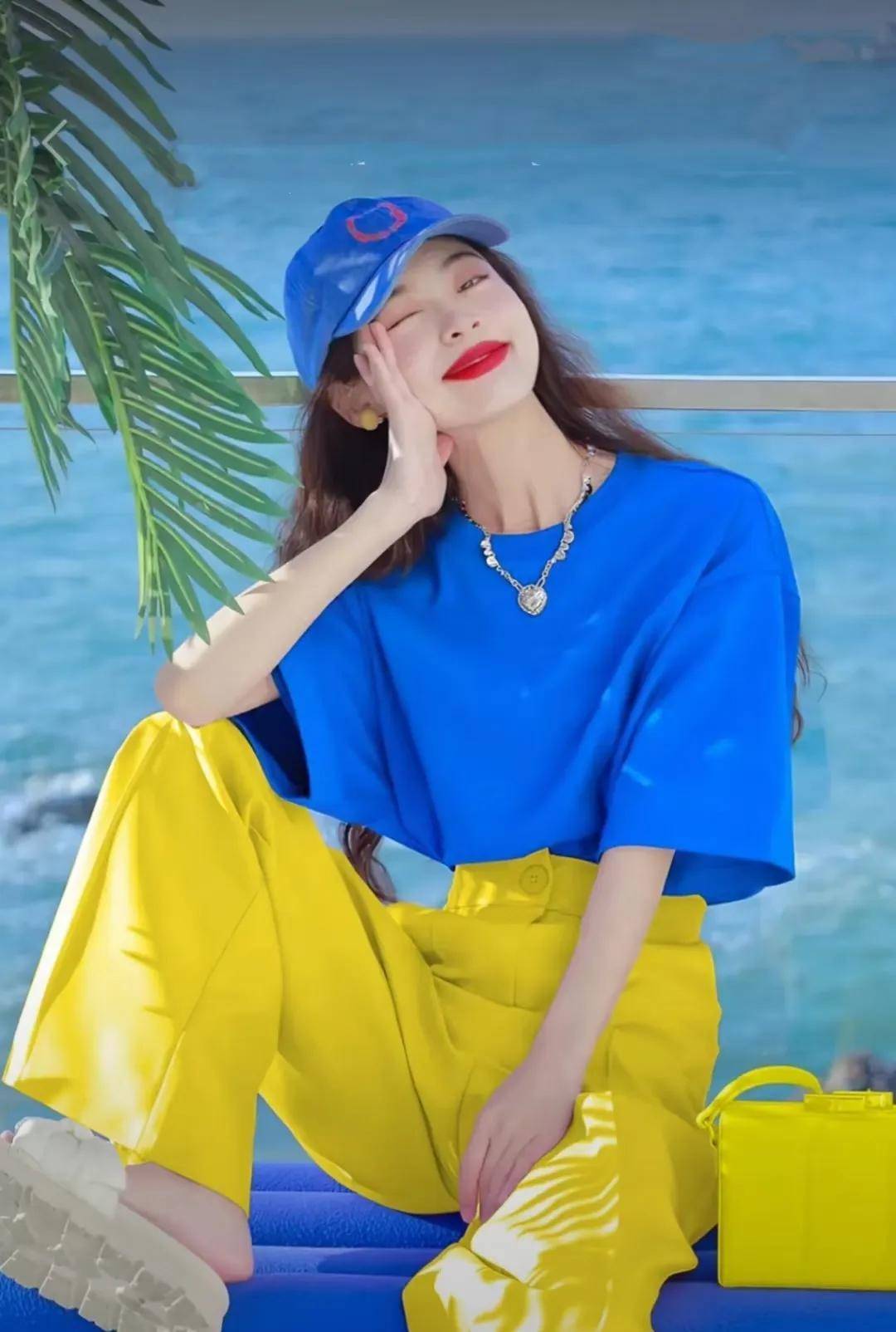 不是土气,是高级的黄色搭配|服装美学_蓝色_包包_颜色