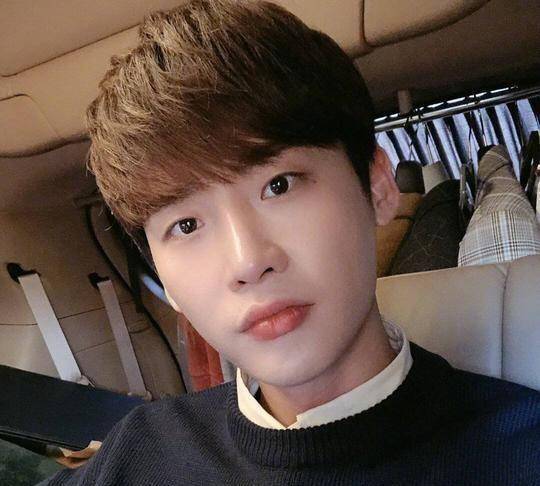 李钟硕近照上热搜了?是怎么回事?_帅哥_新剧_哥哥