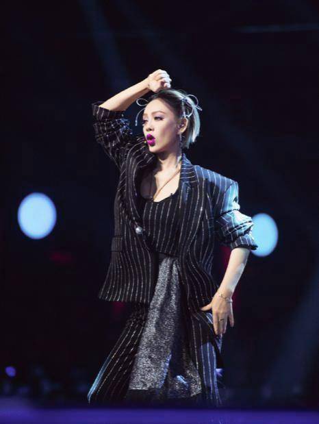 浪姐宁静身材也太火辣了吧!