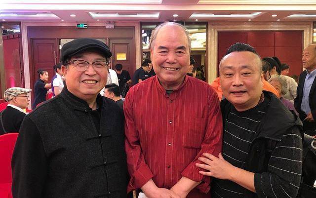 侯耀文的师父赵佩茹去世时同样是59岁.