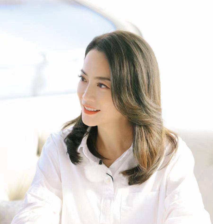 了不起的姐姐,人品与穷富无关,容祖儿感谢妈妈的培养_霍汶希_明星_小