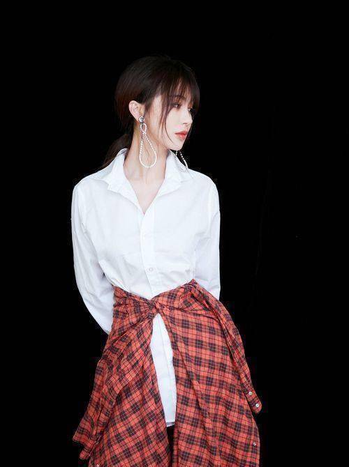 李菲儿跟杨颖这次撞衫太特别了,她们是商量好的吗?_baby_黄晓明_衣服