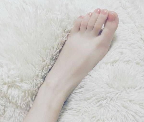 刘亦菲"玉足"吸睛,纤细白嫩美到不行,网友:不愧是神仙姐姐_皮肤_南非