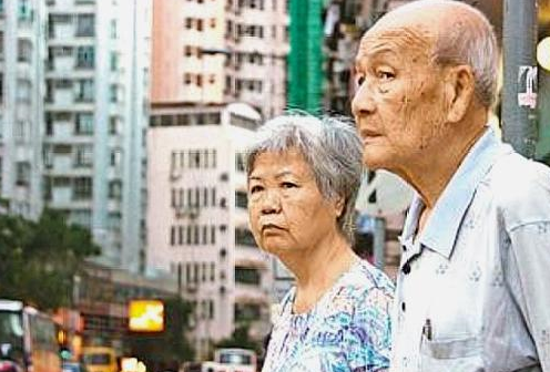 原创
            都是中国人，为何香港人均