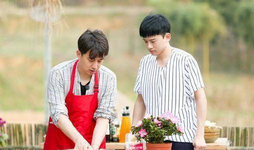 何炅巧妙为张杰打圆场_黄磊_彭昱_工作