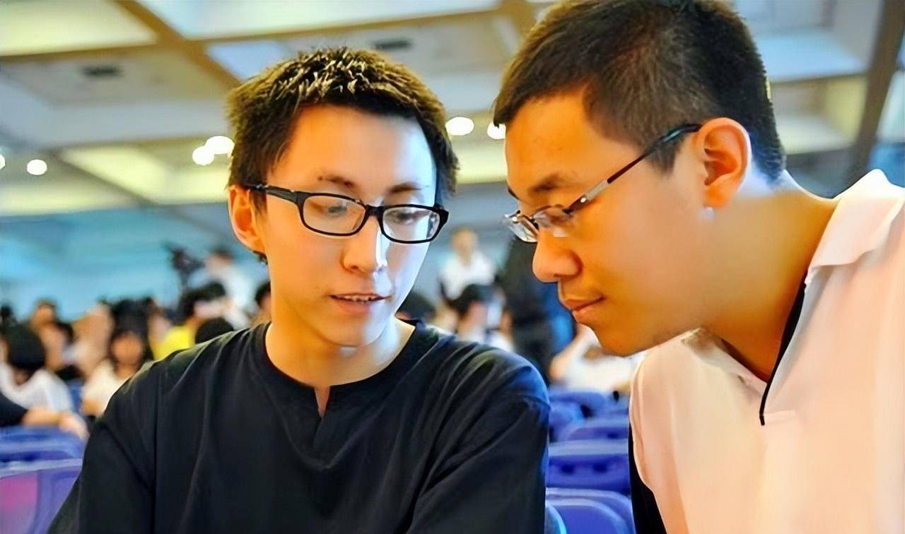 "学渣"逆袭正教授史:22岁攻克世界大难题,23岁升为9