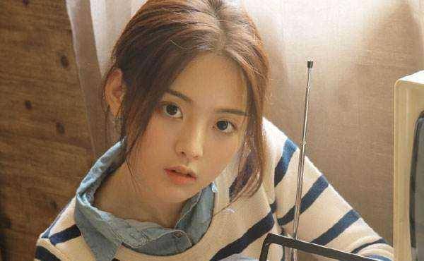 没有什么出众才艺的杨超越为什么会这么火?_热度_争议_幸运