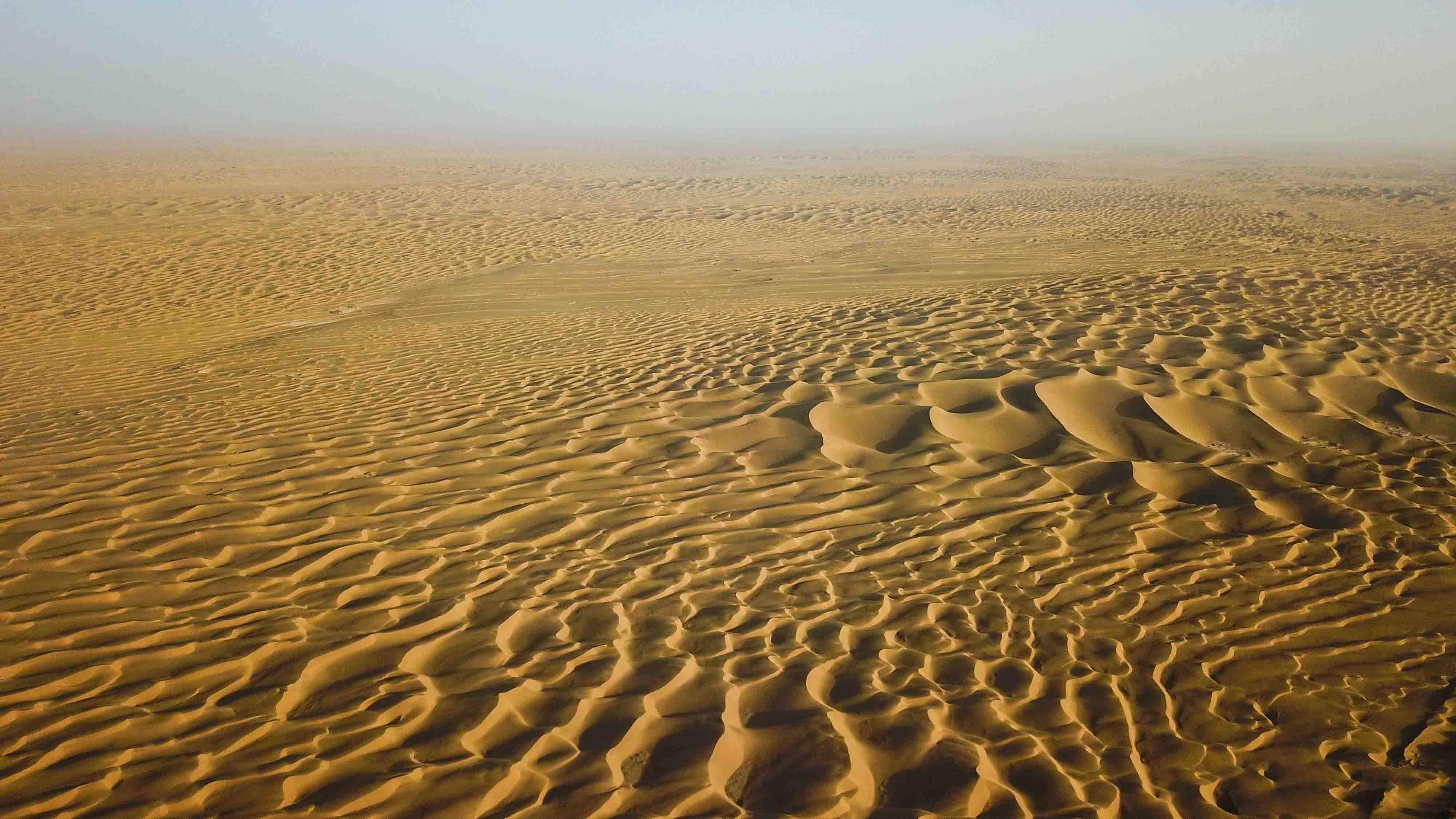 我国三大沙漠:塔克拉玛干沙漠,古尔班通古特沙漠和巴丹吉林沙漠_地区