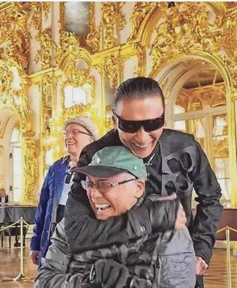 坏脾气的曾江被谢贤打却选择主动道歉,现在被梁家辉恶搞掌掴一事_香港