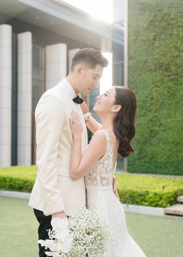 毛加恩婚礼现场,宾客低头哭成一片,为他保留身边位置令人泪目_高以翔