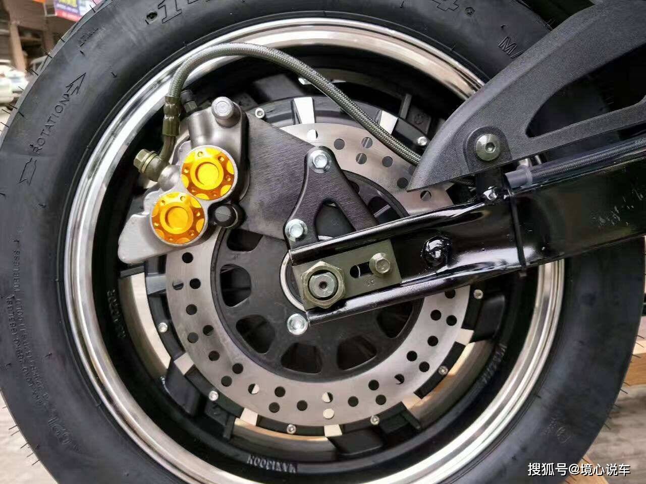买电动车刹车是选前碟后鼓好,还是前后碟刹好?看修车师傅的讲解_搜狐汽车_搜狐网