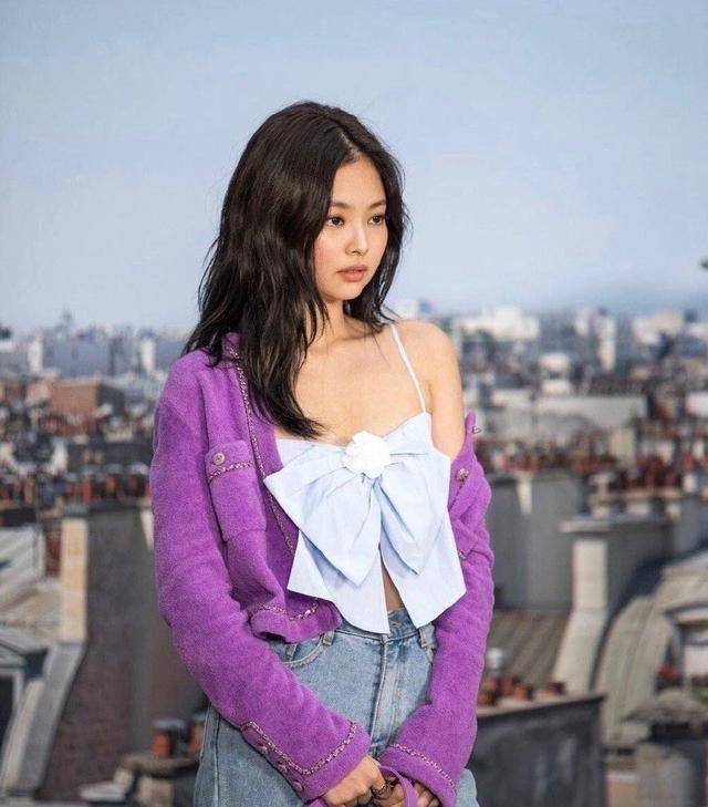 紫色夹克撞衫jennie,没法比