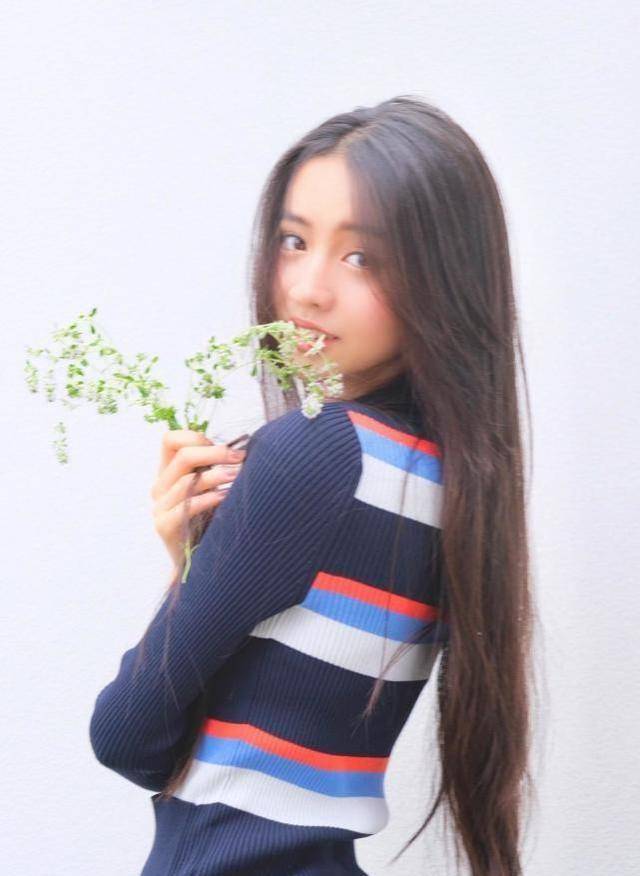 木村光希晒美照侧身纤细,姐姐祝福花泽香菜,工藤静香秀纤纤玉指_网友