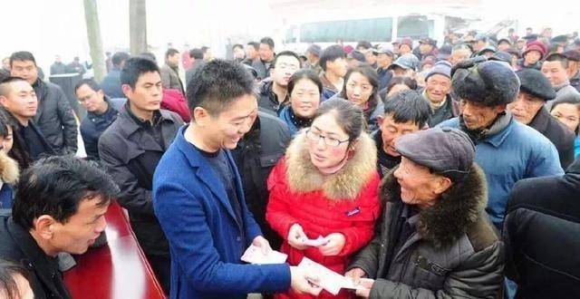 明星回老家:易烊千玺钓鱼,周冬雨放风筝,岳云鹏剥玉米!