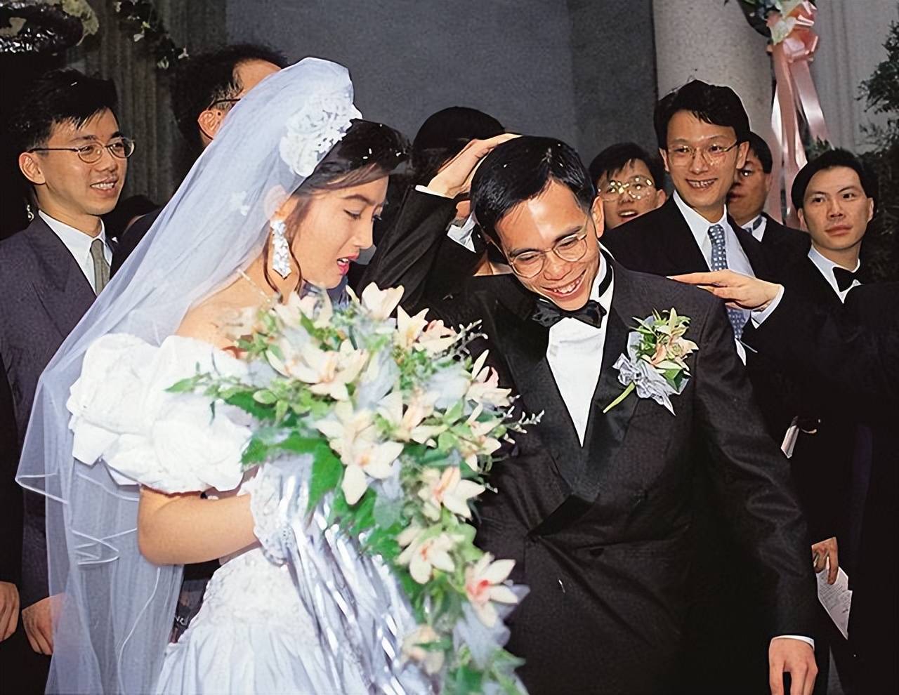 结婚后连生四胎,为生儿子花390万改名字_王富信_李泽钜_豪门