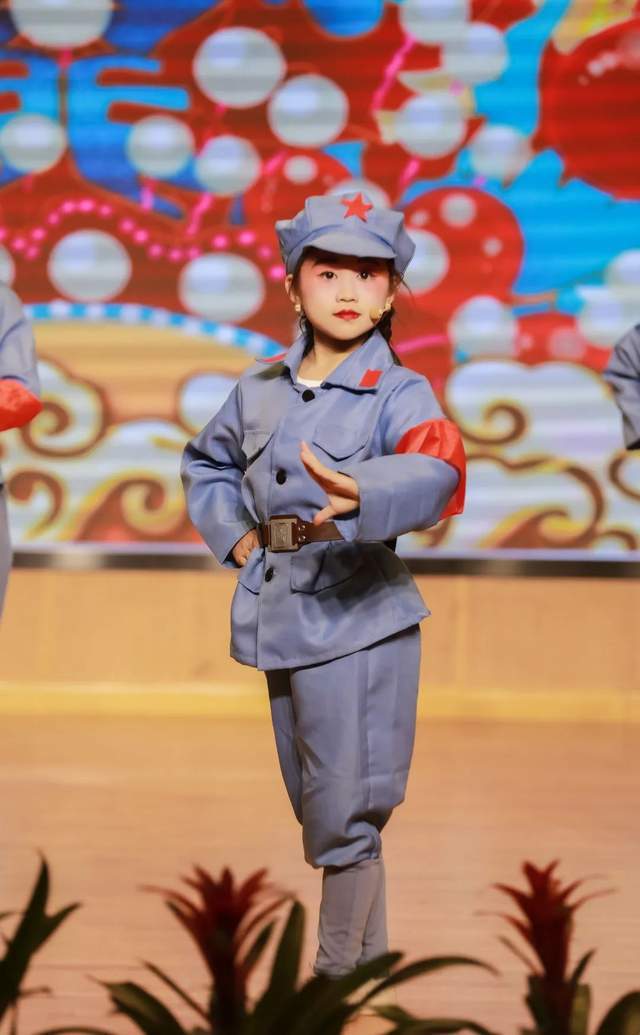 水月 似真似幻美于境花旦组同学们优美动听的唱腔,惟妙惟肖的人物造型