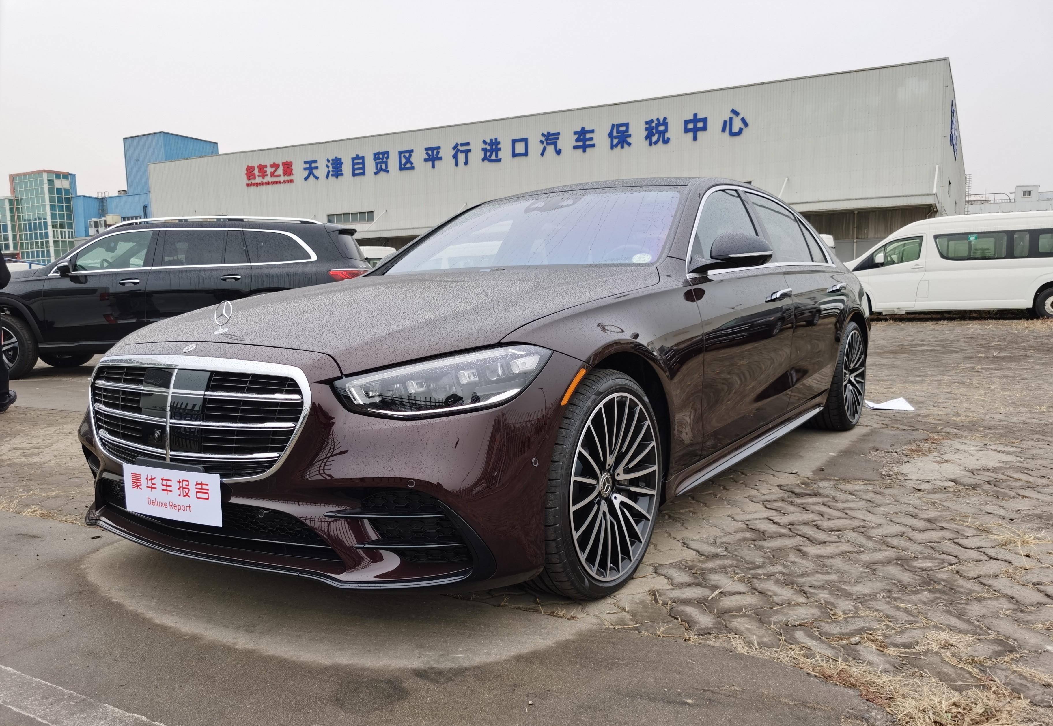 加长版奔驰s级已到港,你就说,是老款的好看还是新款的好看呢?