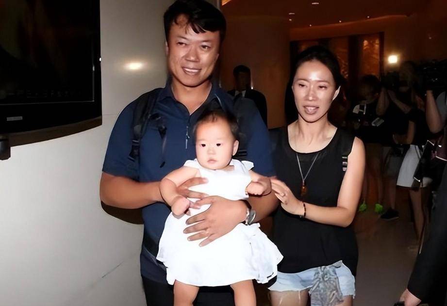 花滑传奇夫妇近况:赵宏博头发花白显憔悴,申雪身居高位依旧貌美_双人