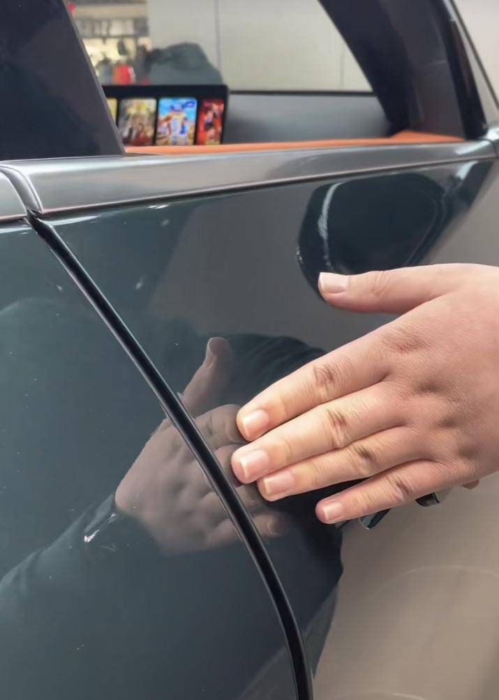 大力摔车门很心痛?理想L9标配电吸门解决烦恼_搜狐汽车_搜狐网
