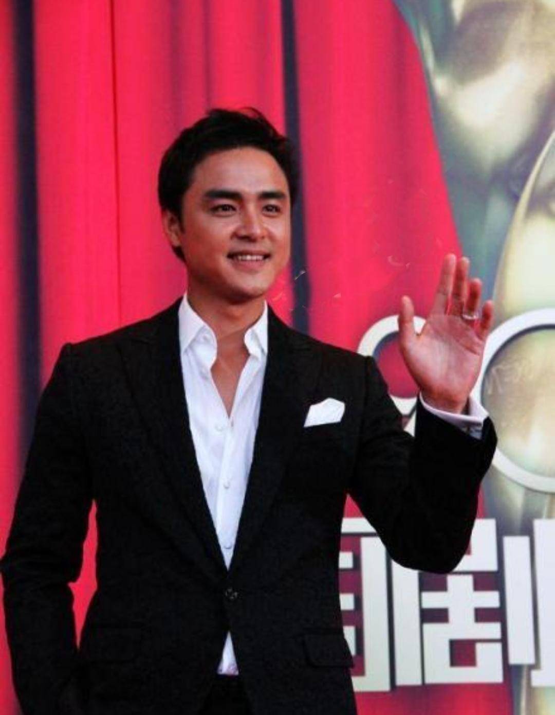 明道晒儿子正面照,父子久别重逢紧相拥_上海_王婷萱_电视剧