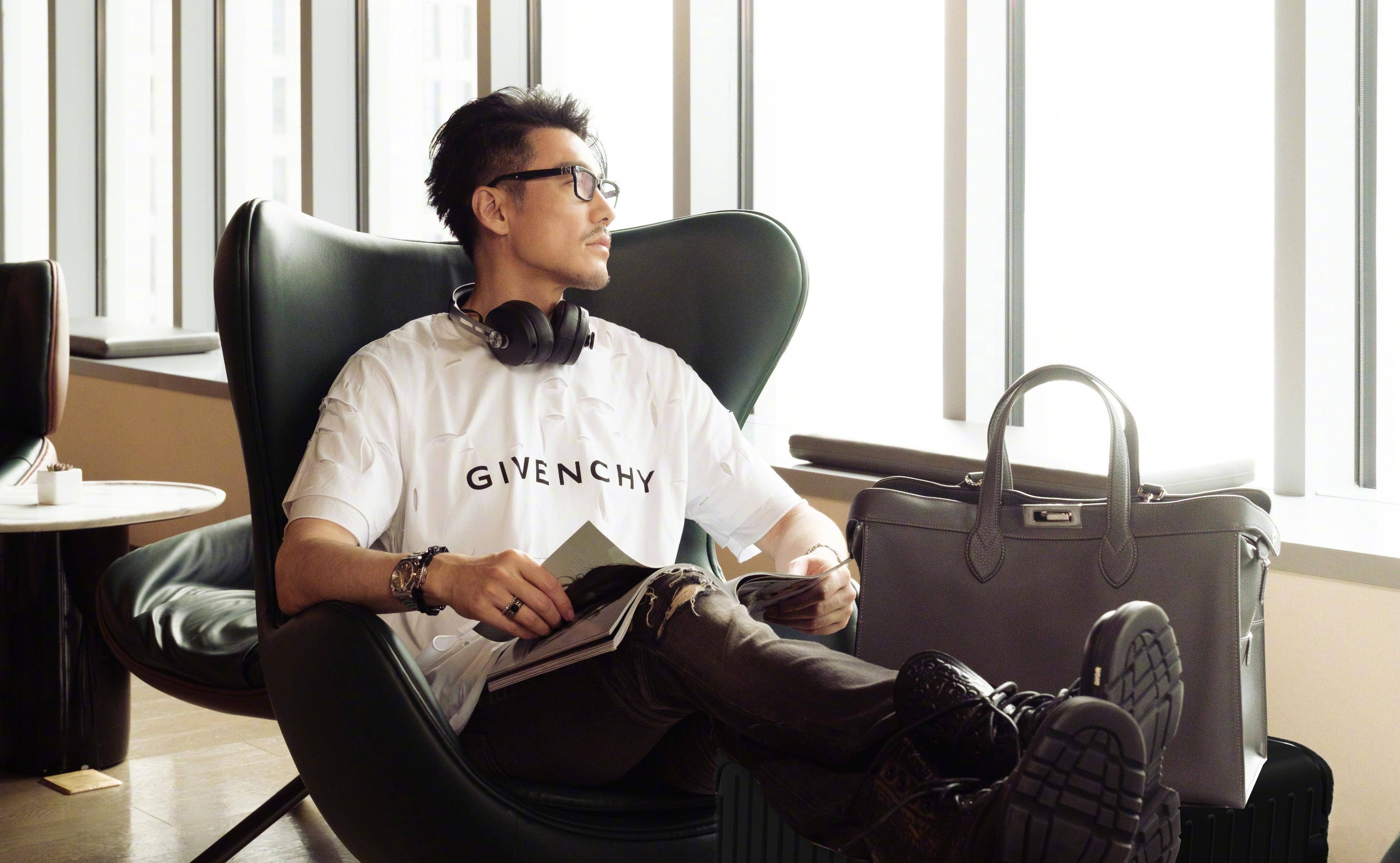 不论是在影视作品中还是在现实生活中,胡兵都给人一种成熟却不失精致