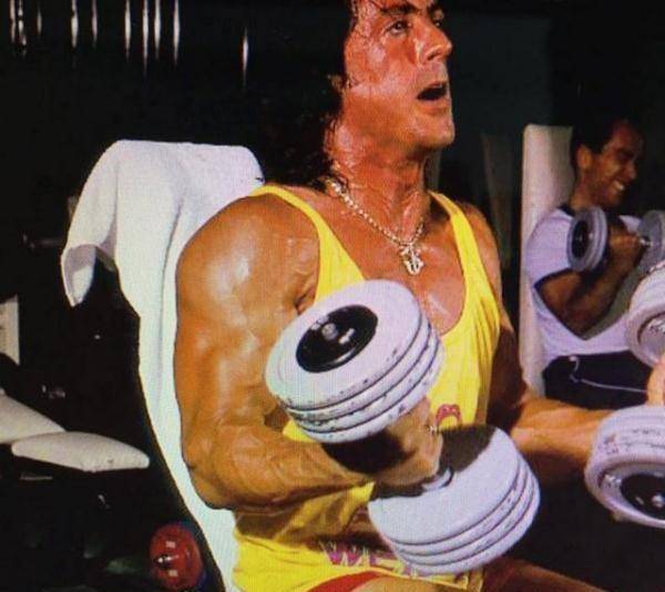 史泰龙拥有发达的肌肉,他是健美运动员出身吗?