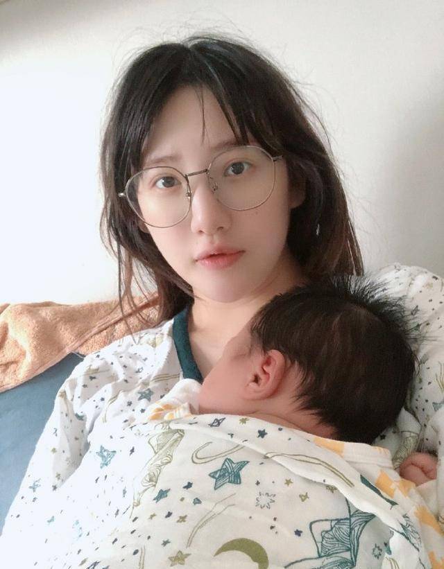 马剑越的老公张杰是一个素人,曾被网友质疑经纪能力不如马剑越,人也不