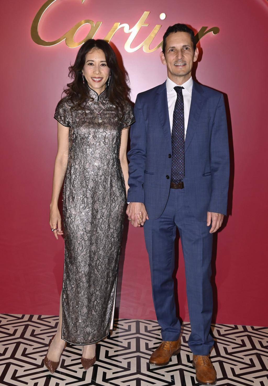 莫文蔚中式旗袍带着老公出席珠宝展,何超琼杨紫琼气质满满_香港_丈夫