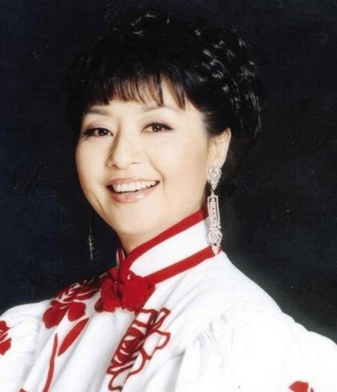 著名歌唱家殷秀梅:一婚闪婚闪离,42岁嫁国外贵族,66岁无儿无女_程志