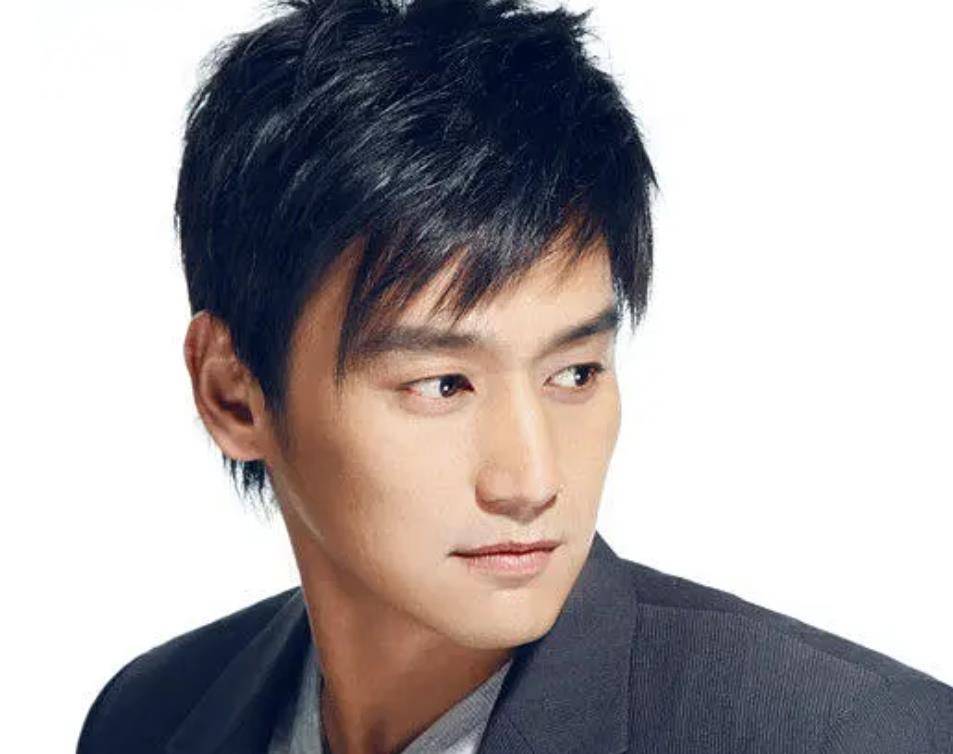 洪小玲官宣恋情-时间让我们彼此相爱_张天霖_因为_角度